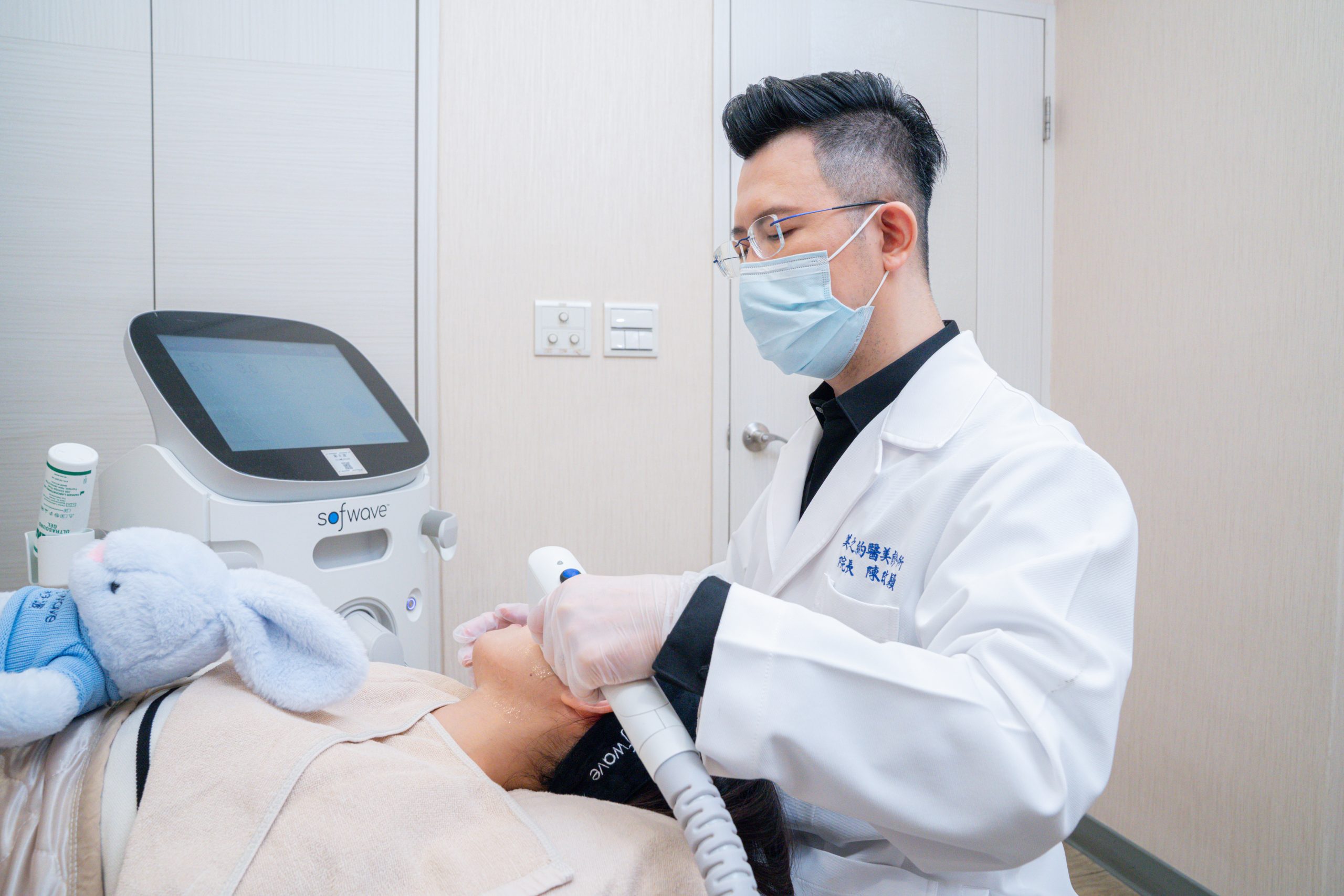 美之約醫美診所陳政穎院長施打索夫波