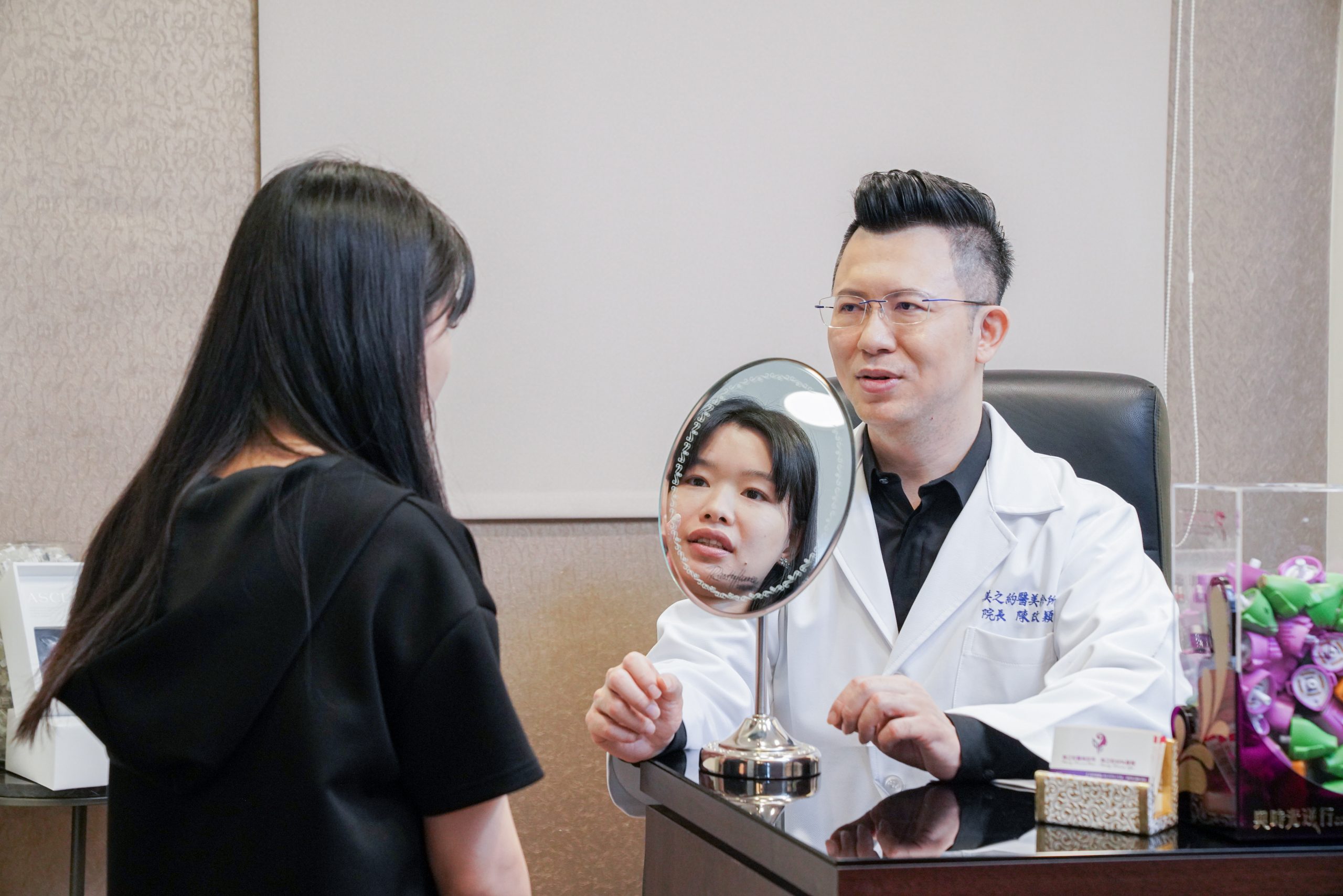 美之約醫美診所陳政穎院長位客人評估AA Signature頸緻拉提